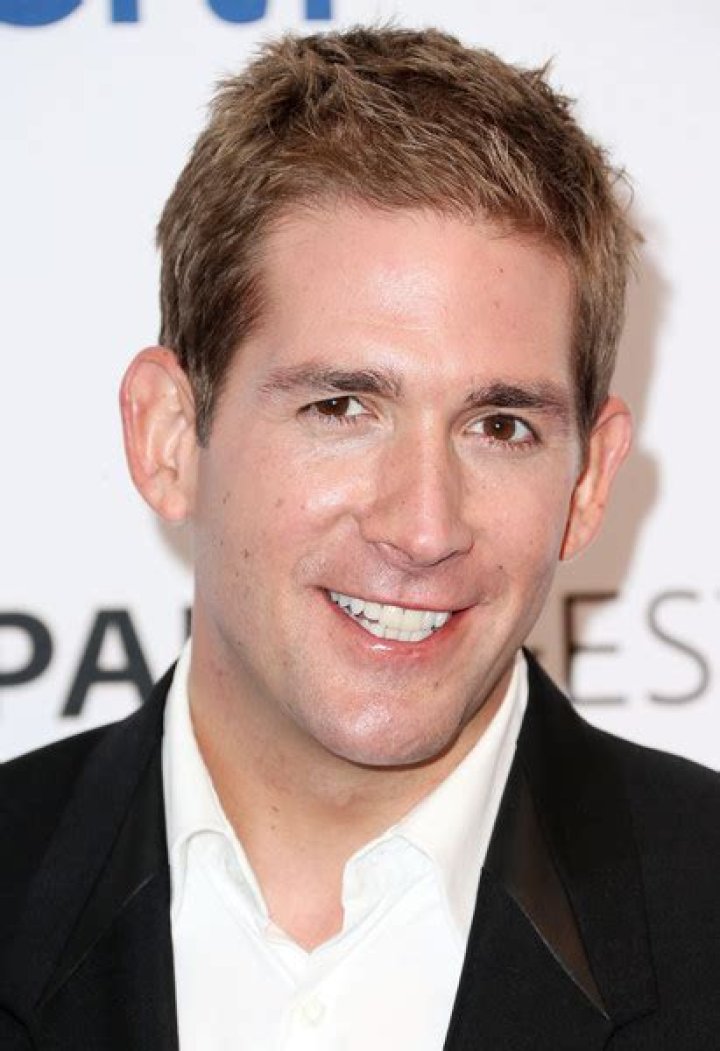 Eric Szmanda 2023 dating, net worth, tattoos, smoking & body facts