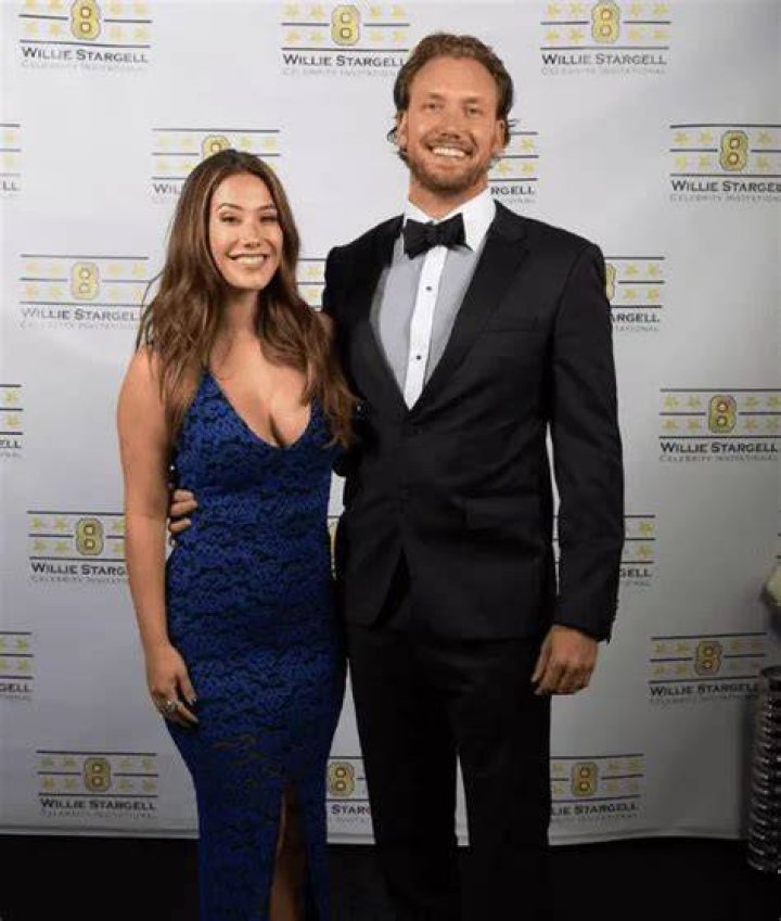 Erik Horbacz Bio, Wife & Facts About Eva Lovias Husband