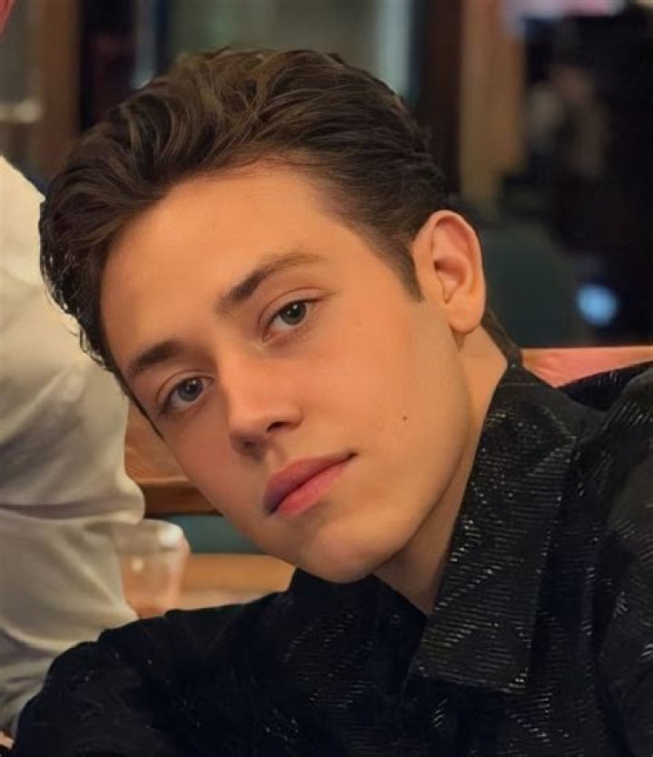 Ethan Cutkosky Age, Net Worth, Height, Affair, Career, and More