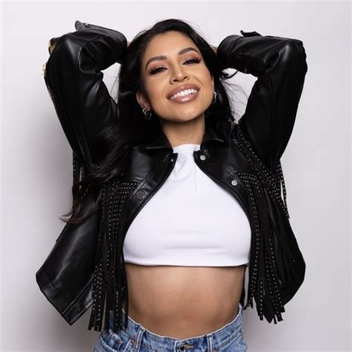 Evelyn Gonzalez image