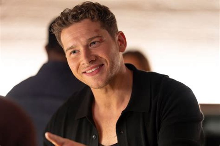Exploring Privacy And Boundaries In Oliver Stark's Marriage
