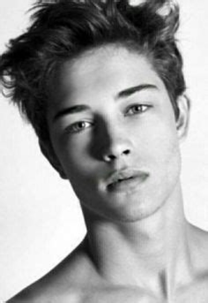Francisco Lachowski Age, Weight, Height, Net Worth, Wife, Baby 2024