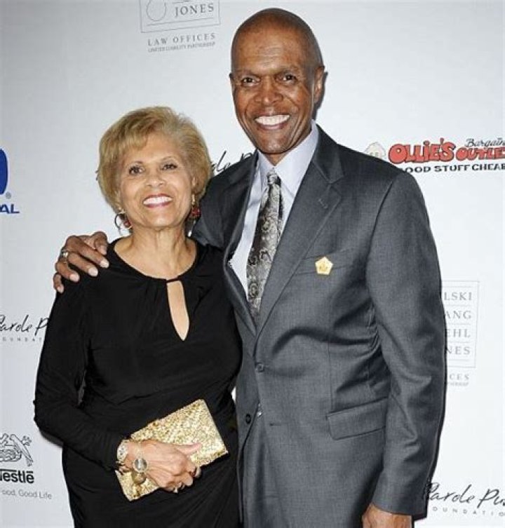 Gale Sayers' First Wife Revealed