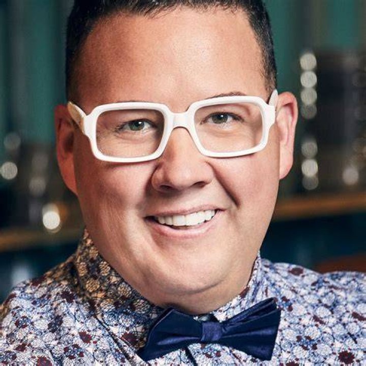 Graham Elliot Bio Graham Elliot Food Network