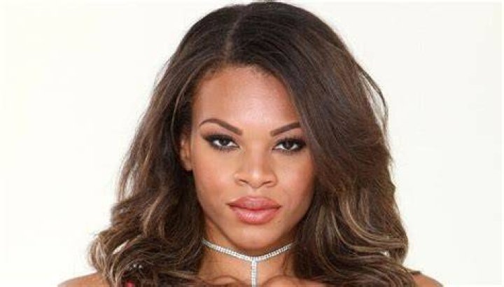 Halle Hayes — The Movie Database (TMDB)