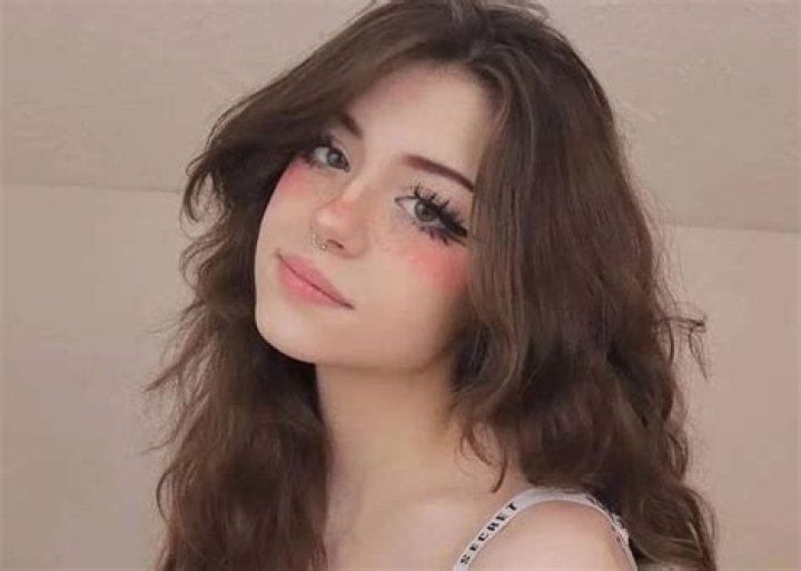 Hannah Owo Wiki/Bio, Age, Reddit, Net Worth, Career, Bikini Photos