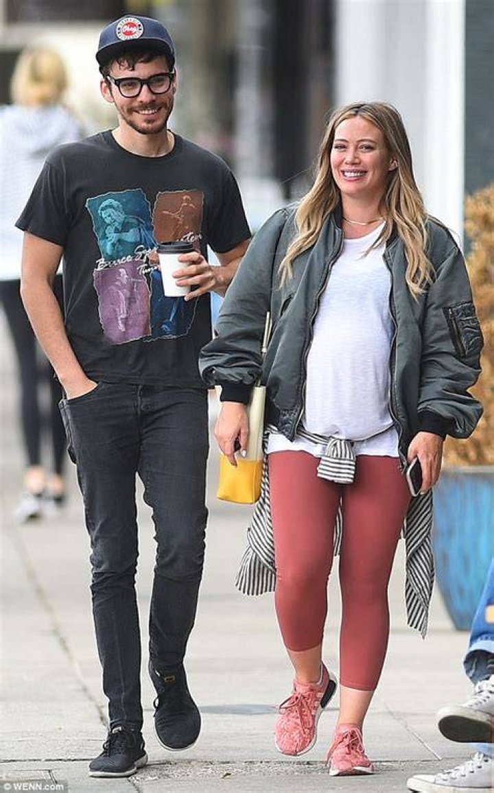Hilary Duff and boyfriend Matthew Koma takes morning stroll together in