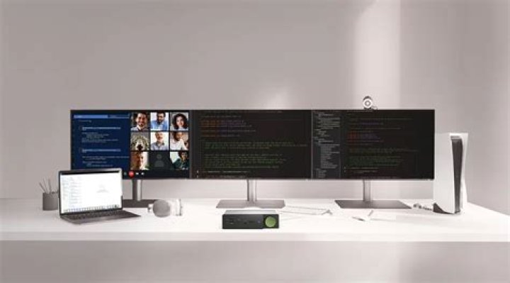 How do I activate triple monitors?