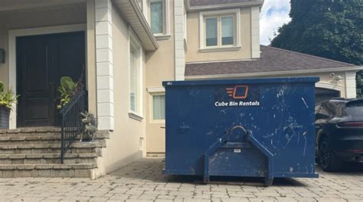 How do I replace my garbage bin in Toronto?