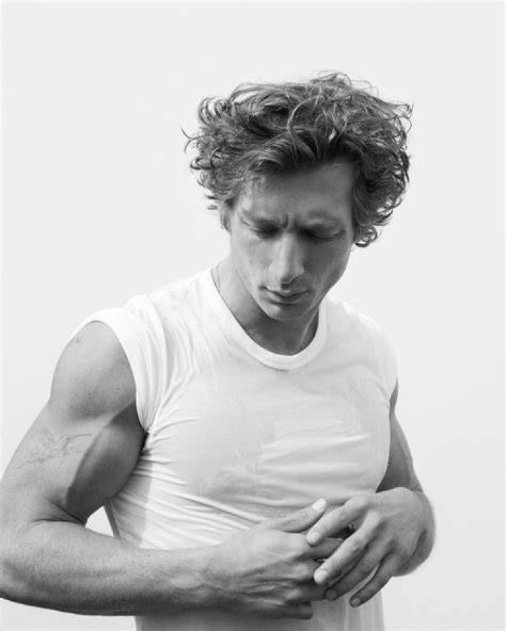 How Jeremy Allen White Prepped for His Calvin Klein Underwear Campaign GQ