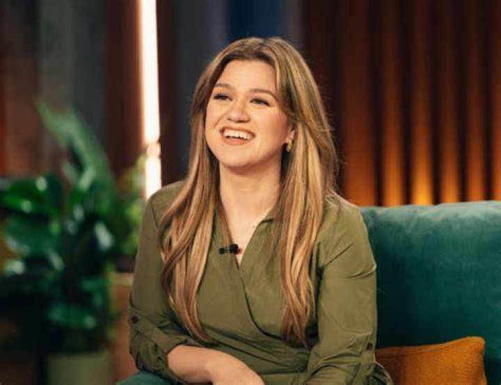 How Much Does Kelly Clarkson Weigh? in 2022 Kelly clarkson, Kelly