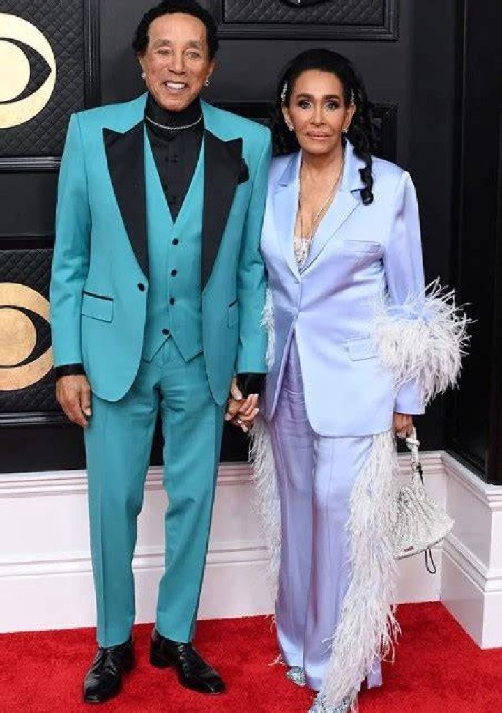 How Old Is Smokey Robinson Wife? Frances Gladney Robinson Age and Facts ·