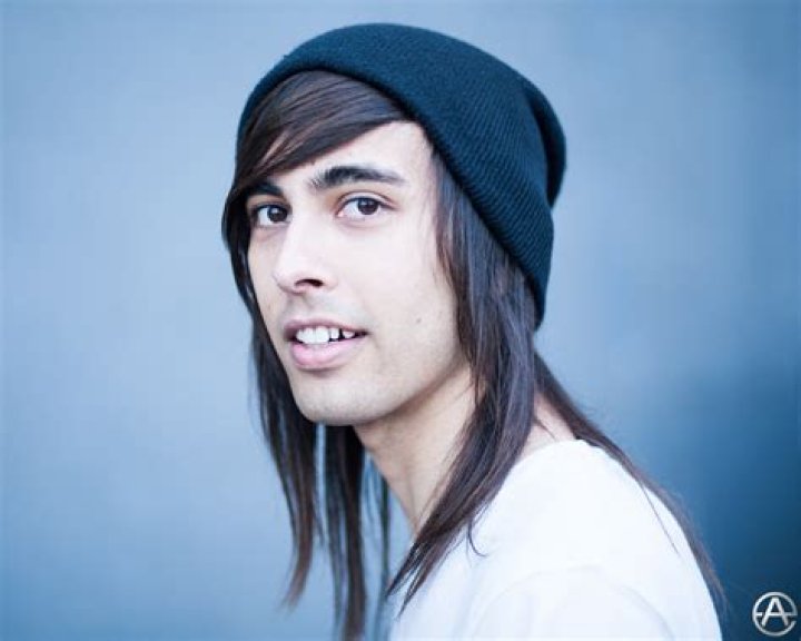 How old is Vic Fuentes? Age, Girlfriend, Height, Net Worth, Bio
