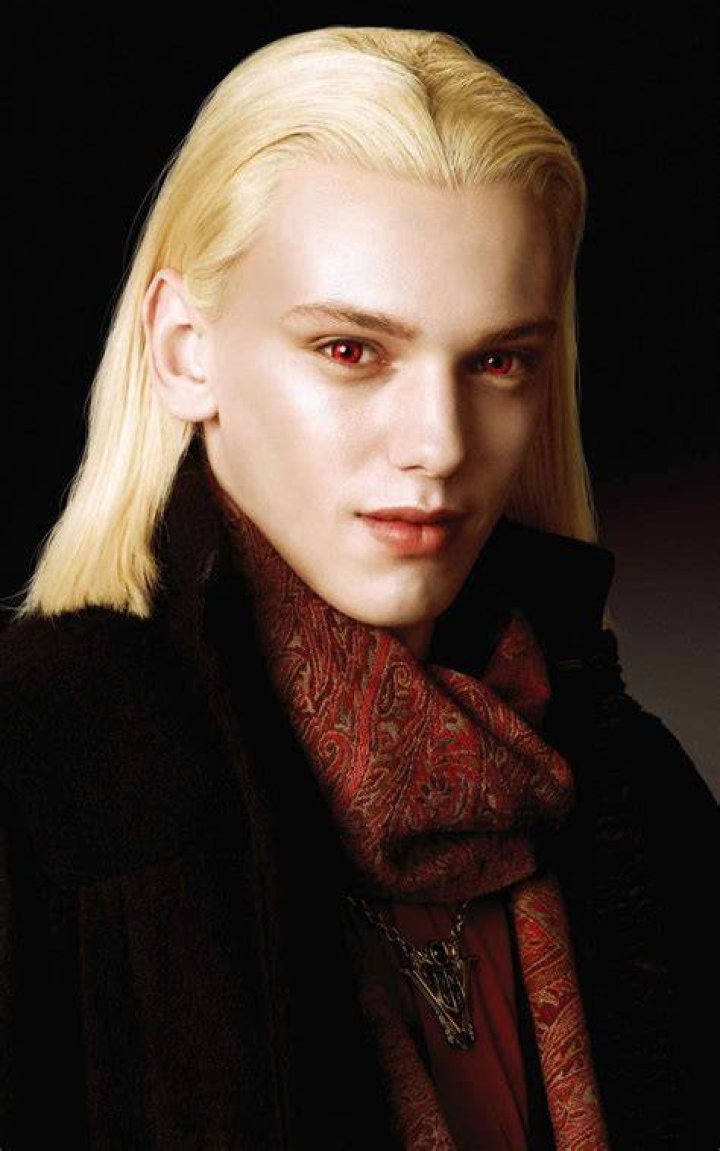 How old was Jamie Campbell Bower in Twilight? |
