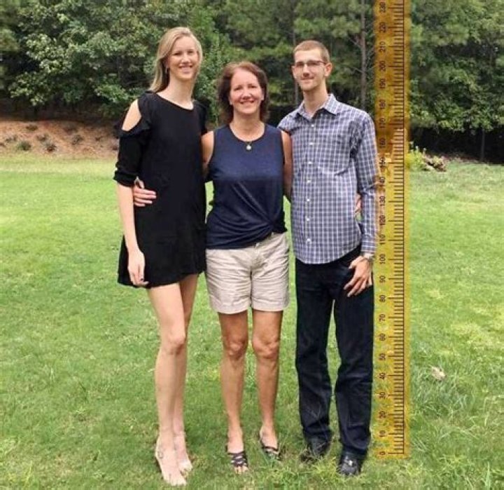 How tall is Nancy in heels vs 6ft7 mom 7ft Bro Giant People, Tall