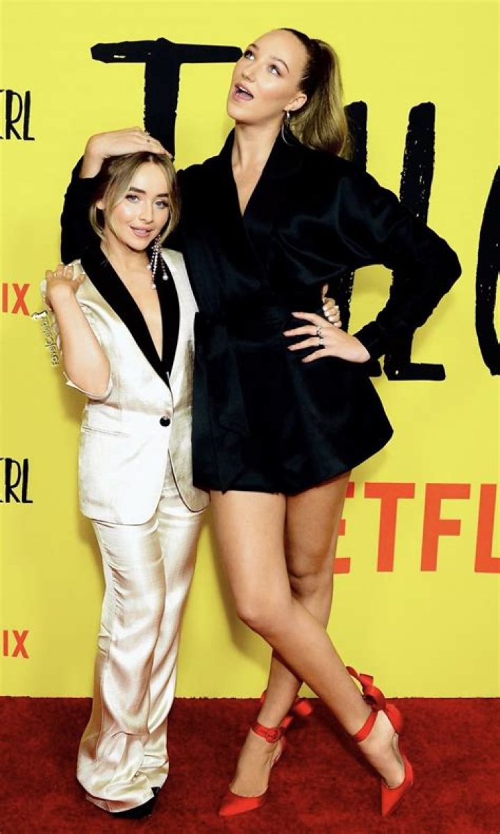 How tall is Sabrina Carpenter? Height of Sabrina Carpenter CELEBHEIGHTS™