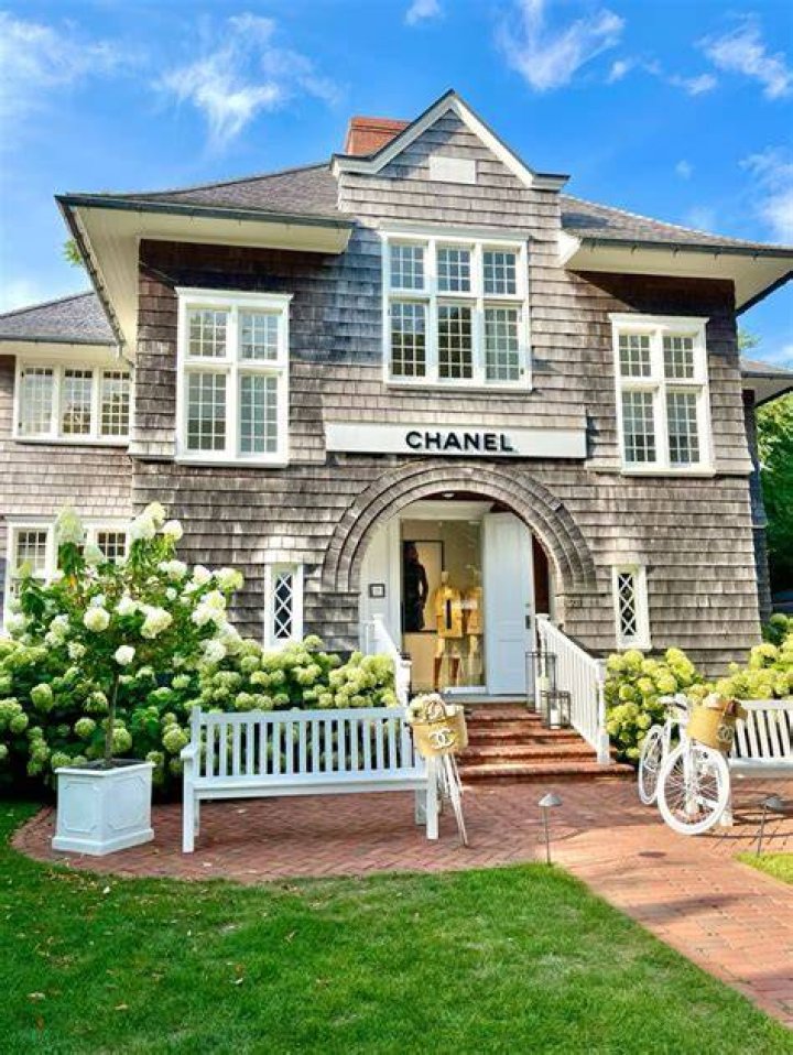 Introducir 93+ imagen chanel hamptons ny Tienganhlungdanh.edu.vn