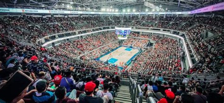 Is MOA Arena bigger than Araneta?