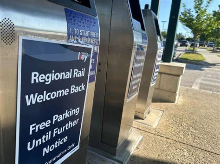 Is parking free at Septa Regional Rail?
