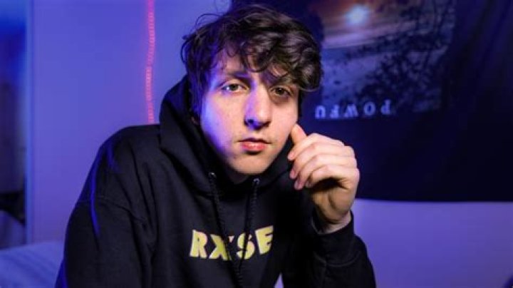 Is Powfu still alive?