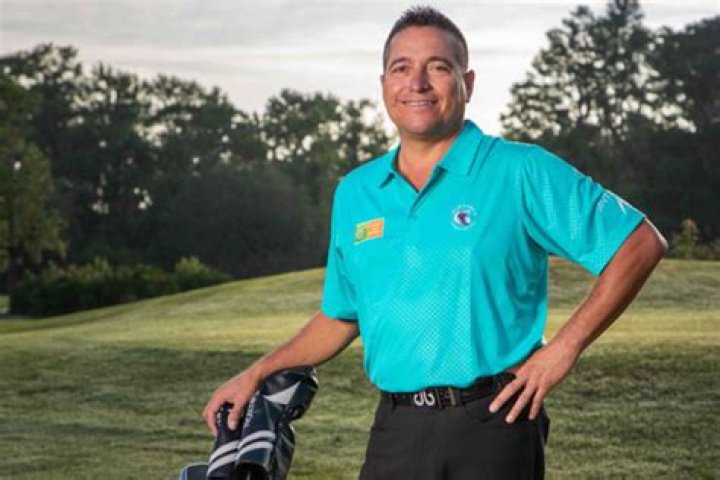 Is Robert Gamez in a relationship? |