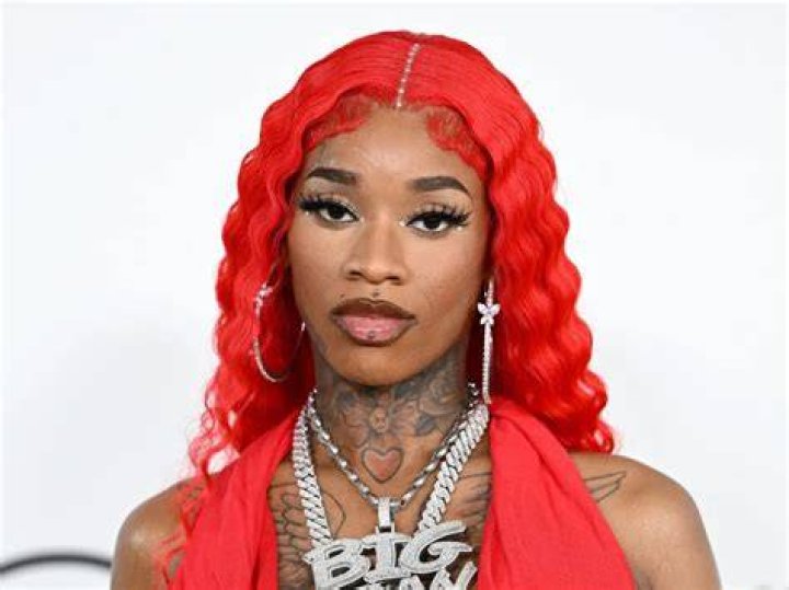 Is Sexxy Red a guy or trans? Is Sexxy Red a lesbian?