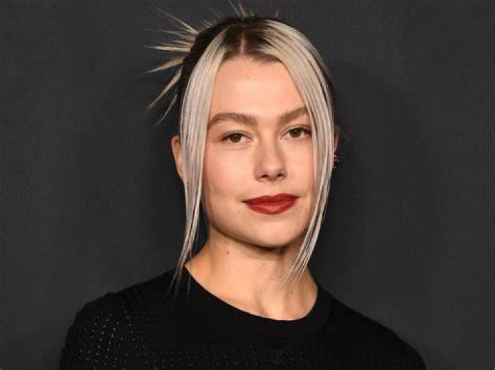 Is She Anyhow Related To Phoebe Bridgers? Age & Siblings ·