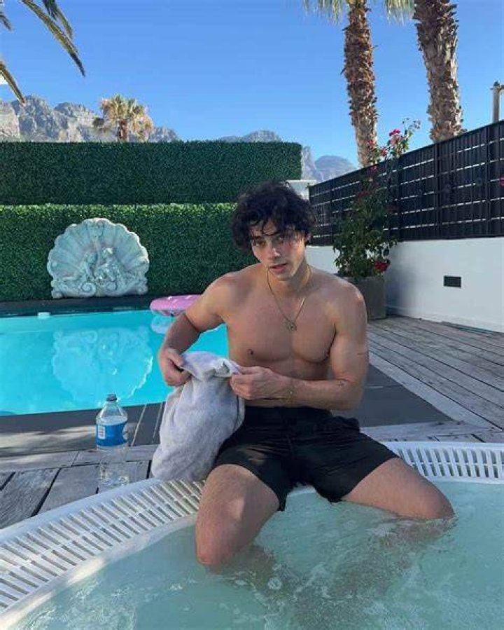 JACOB ROTT UPDATES 🏝’s Instagram profile post “Jacob’s profiles ️