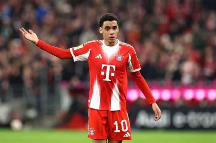Jamal Musiala Vi&ecirc;n ngọc s&aacute;ng gi&aacute; của Bayern v&agrave; cơn mưa lời khen