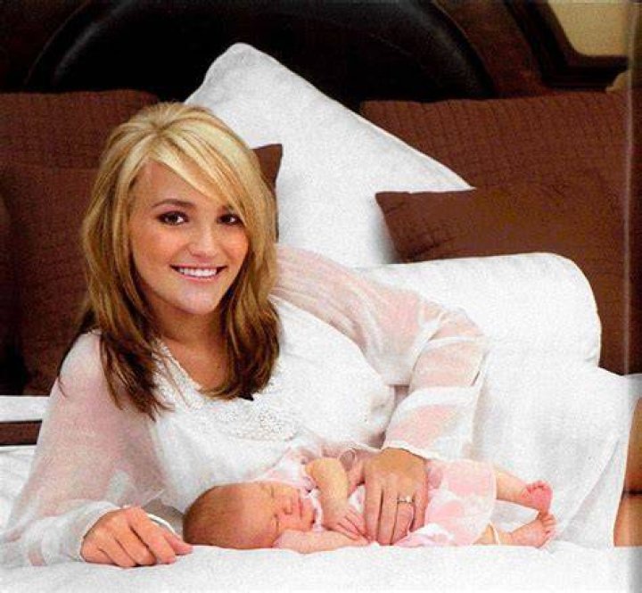 Jamie Lynn Spears Takes Baby Daughter to Sister Britney Spears' Concert