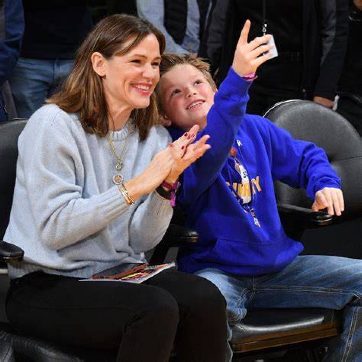 Jennifer Garner wishes her 'favorite baby sister' a happy birthday