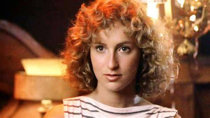 Jennifer Grey's Height in cm, Feet and Inches Weight and Body
