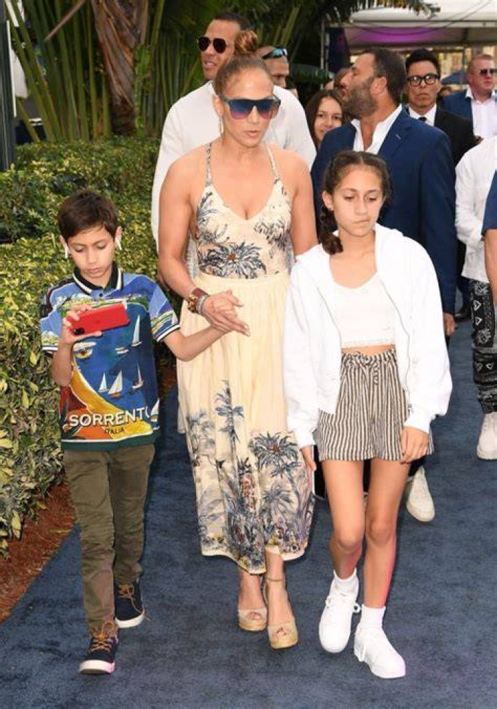 Jennifer Lopez & Emme Maribel Muniz Photo Gallery Hollywood Life