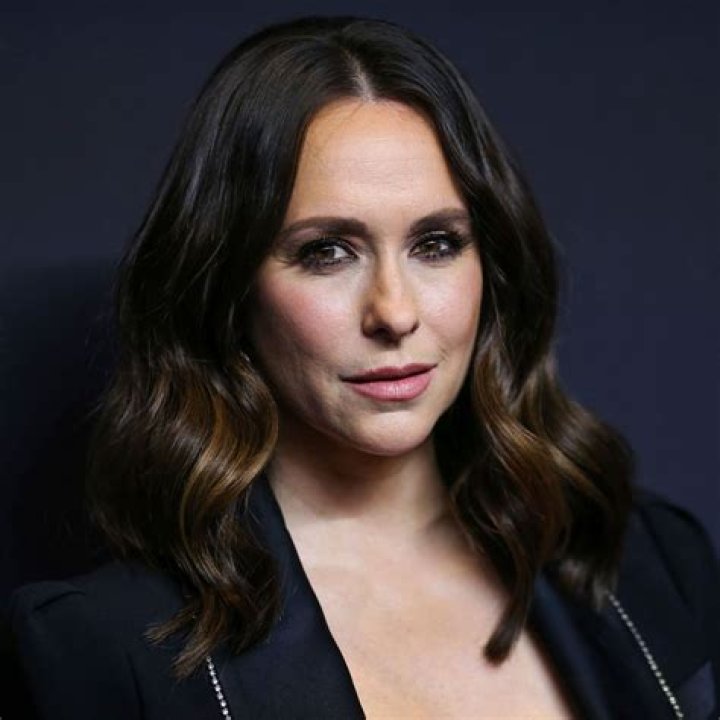 Jennifer Love Hewitt's Height, Weight, Measurements & More