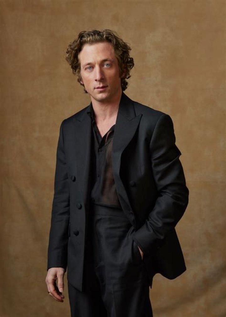 Jeremy Allen White Biography, Height & Life Story Super Stars Bio