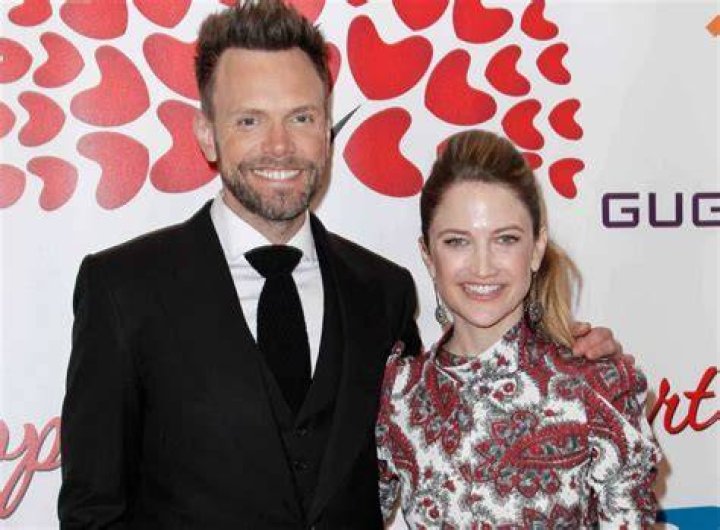 Joel McHale Bio, Wife, Height, Net Worth, Age, Wiki, Kids, Family