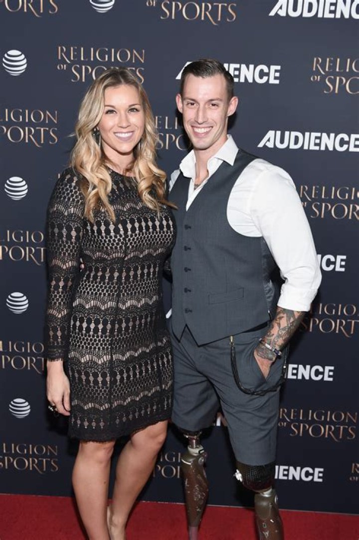 Joey Batey&rsquo;s Wife (Partner) Is He Married? Dating Kat McNamara or Single?