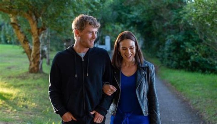 Johnny Flynn and Roisin Gallagher to star as unlikely couple in new