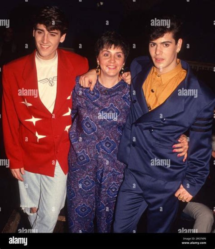 Jonathan and Jordan Knight Jordan knight young, Jonathan knight
