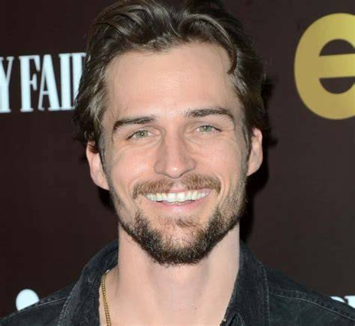 JonMichael Ecker, Actor Narcos. JonMichael Ecker was born as Jon