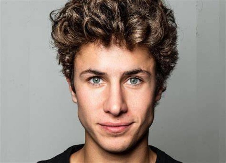 Juanpa Zurita on Instagram “🦁”