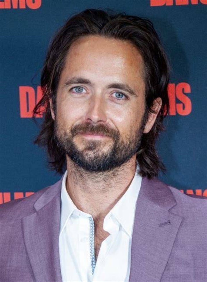 Justin Chatwin Photos Tv Series Posters and Cast