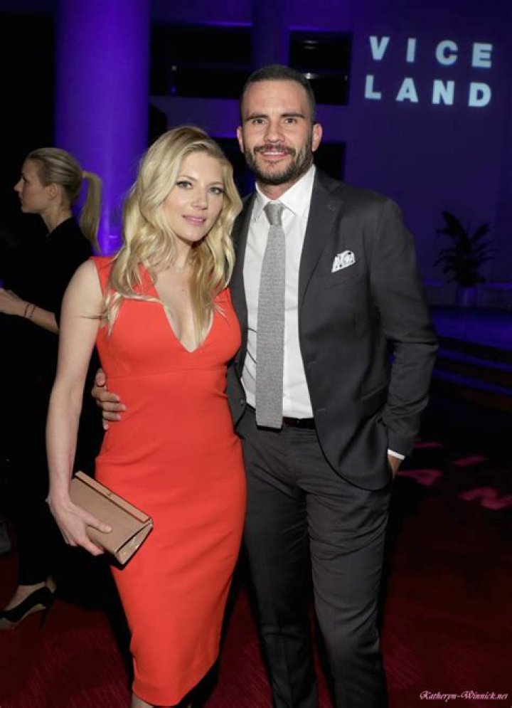 Katheryn Winnick with her boyfriend Leaving Mercedes Restaurant 01