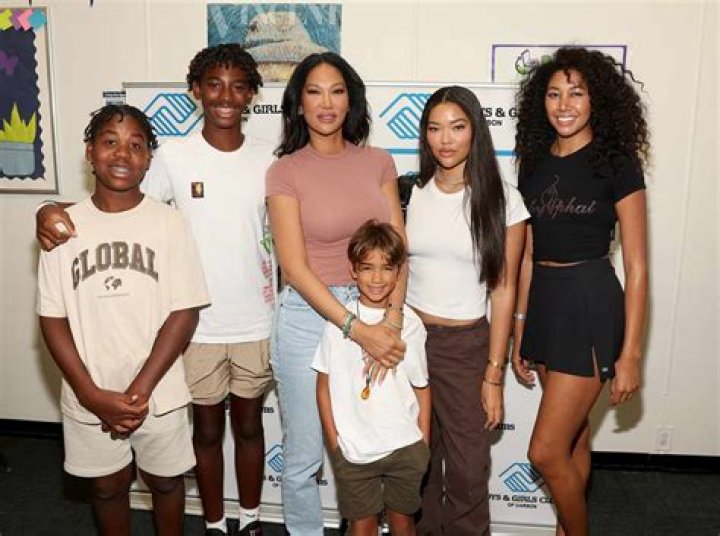 Kimora Lee Simmons' Youngest Daughter Aoki Defends Sister Ming from