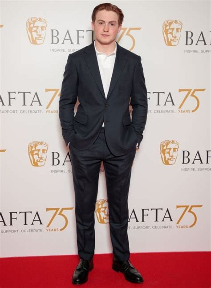 Kit Connor Height, Weight, Age, Girlfriend, Parents, Siblings, Net