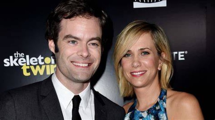 Kristen Wiig and Bill Hader Mock Clueless News Reporter