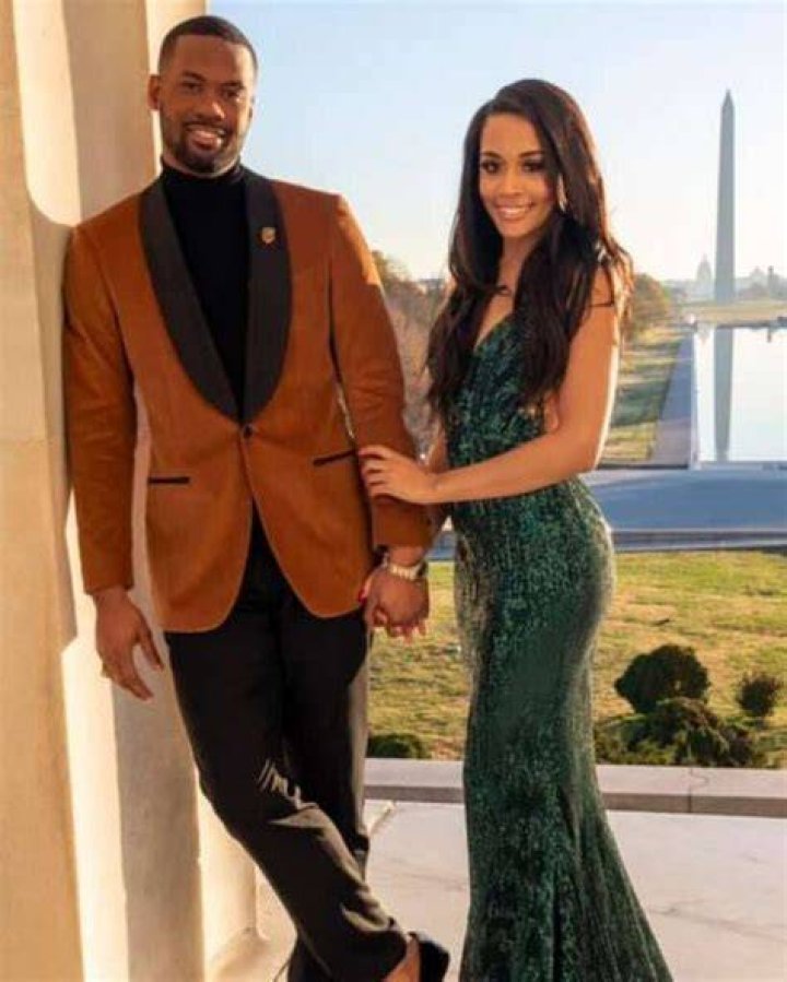 Lawrence Jones is not Married to a Wife. Dating Girlfriend Sydney