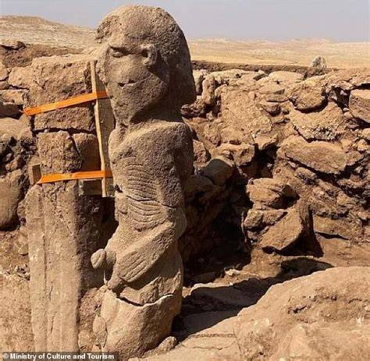 “Masked” Statue Discovered in 5,000YearOld Grave in Siberia