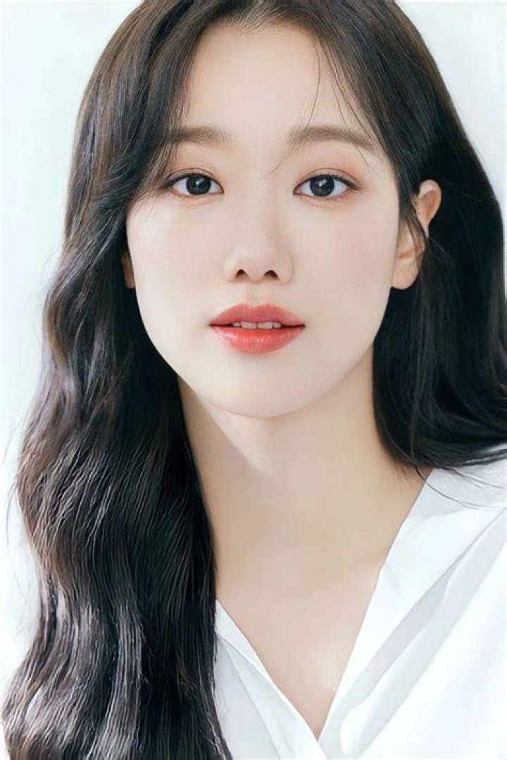 Lee Na Eun "I'm so glad. I'm the main character and you're the villain