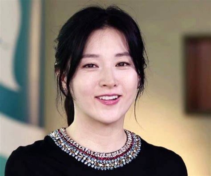 Lee Siyoung Biography Facts, Childhood, Family Life & Achievements